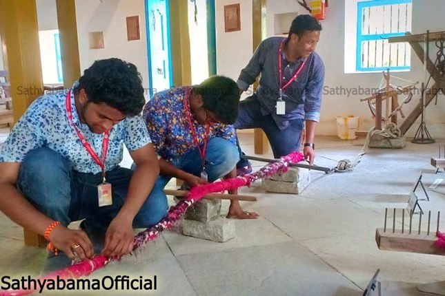 Design club has organized a study visit to “Dakshina Chitra” for the students of School of Buidling and Enviornment . Students were educated about the different architecture models in this educational tour on 7th March, 2019.